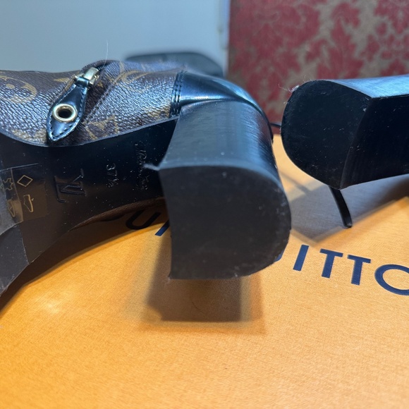 Louis Vuitton Patent Calfskin Monogram Star Trail Ankle Boots Size 37.5 Black - Picture 11 of 16